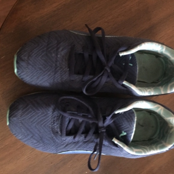 Puma Running Shoes - Picture 2 of 7